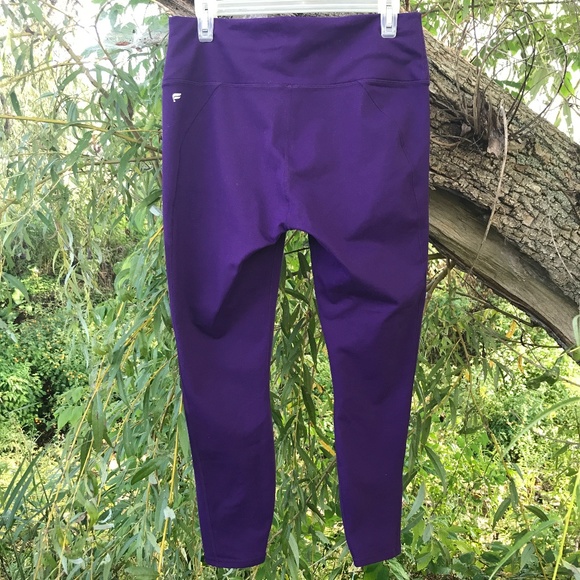 🌻5/20$!! EUC Dark Purple Crop Yoga Leggings - Picture 4 of 7